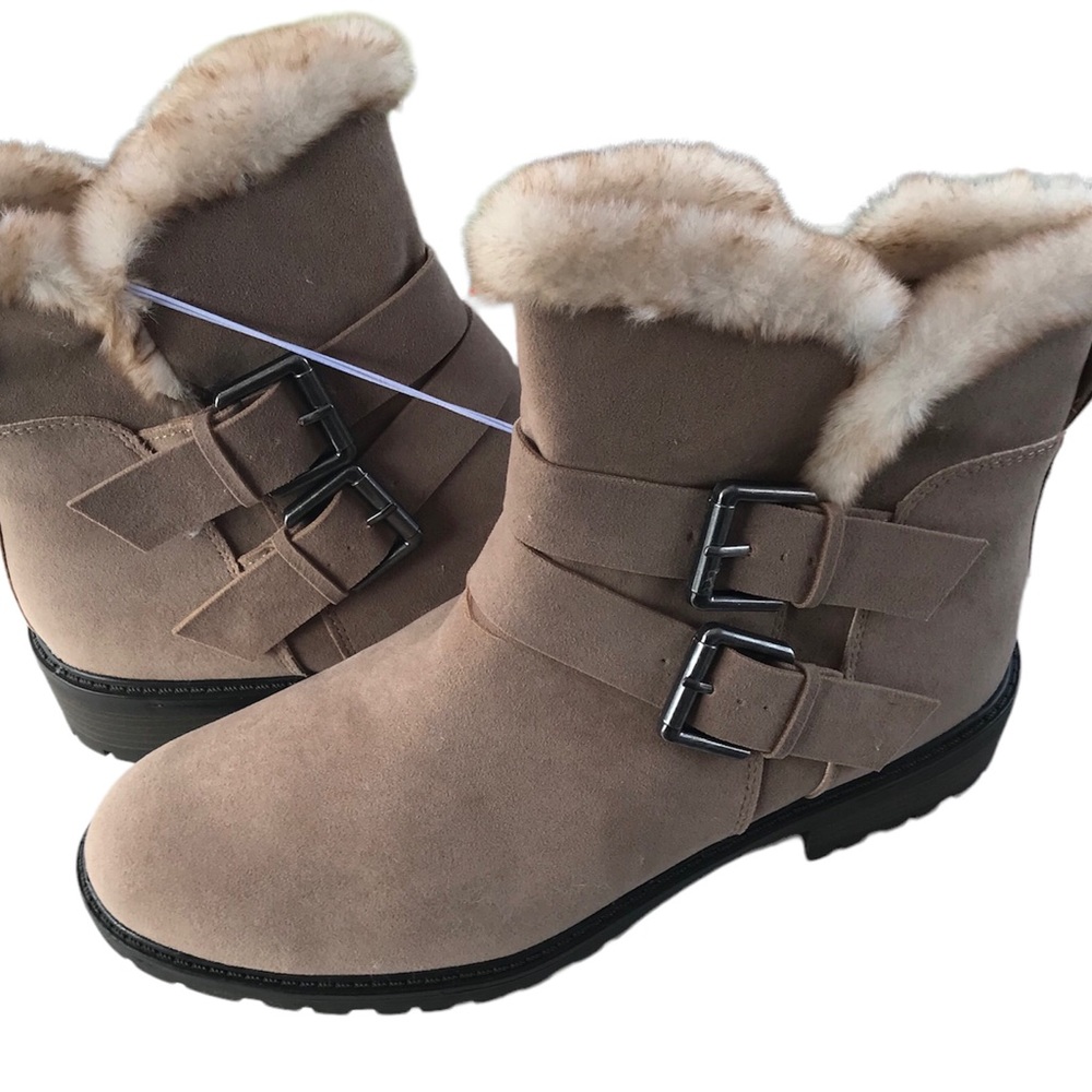 Boots - Picture 3 of 6
